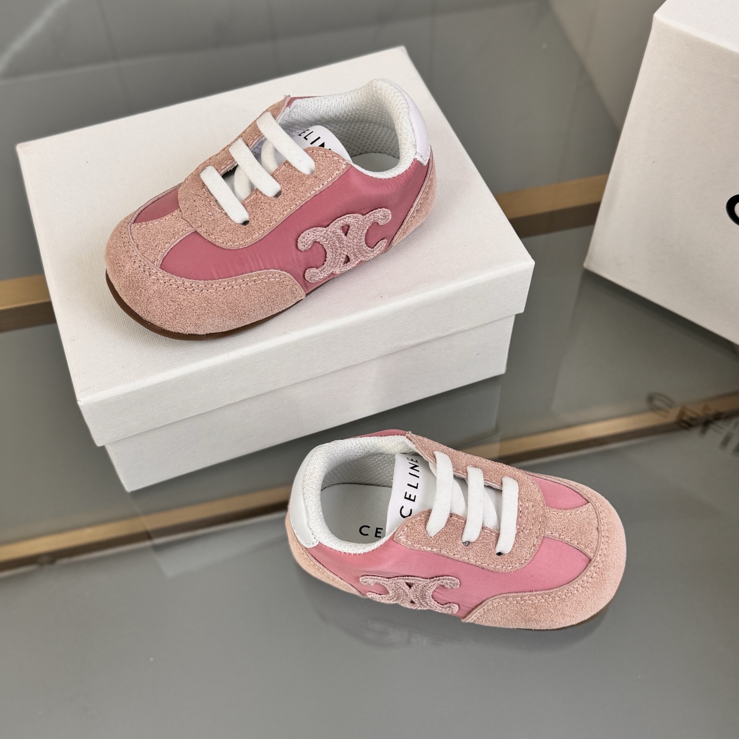 Children's shoes child
